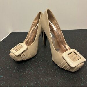Qupid beige  high heels with buckle on top, Size 9